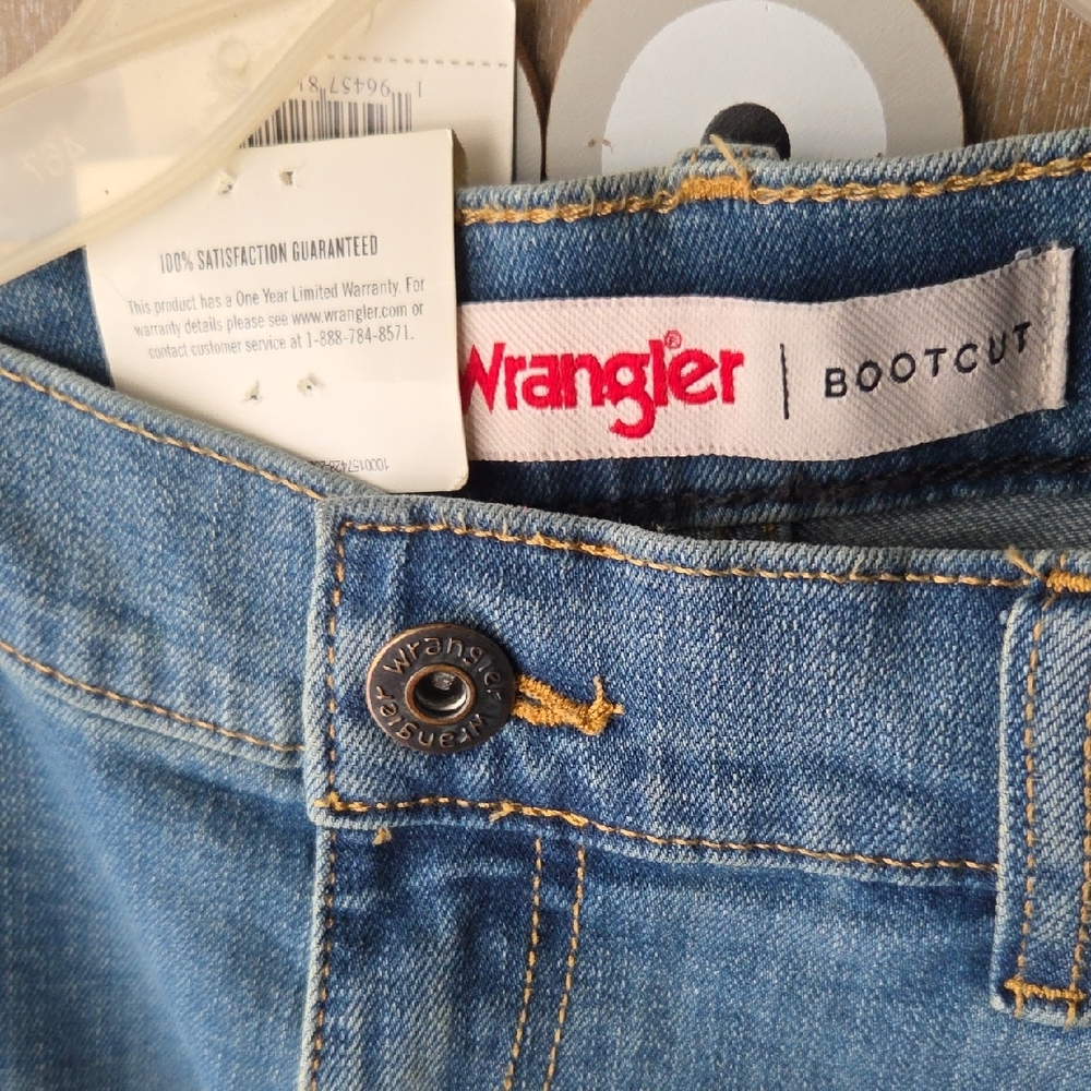 Wrangler Men's Light Blue Straight Jeans - Picture 2 of 5